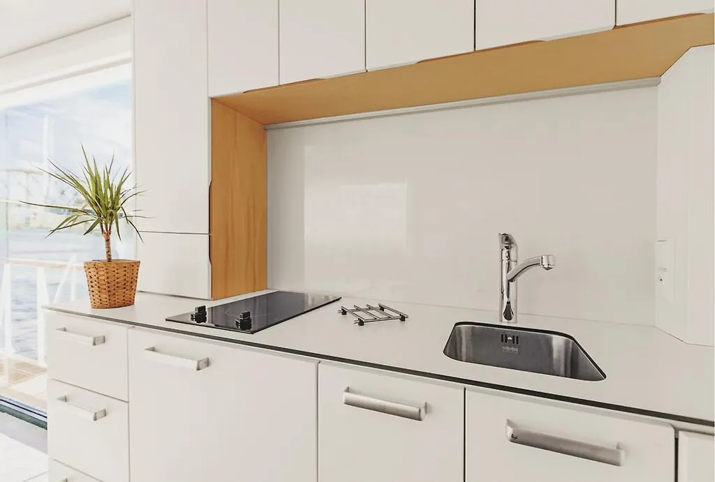 Vipliving Houseboat Hotel Praga 0*,  República Checa